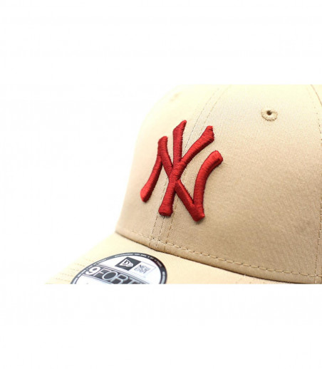 casquette NY beige bordeaux